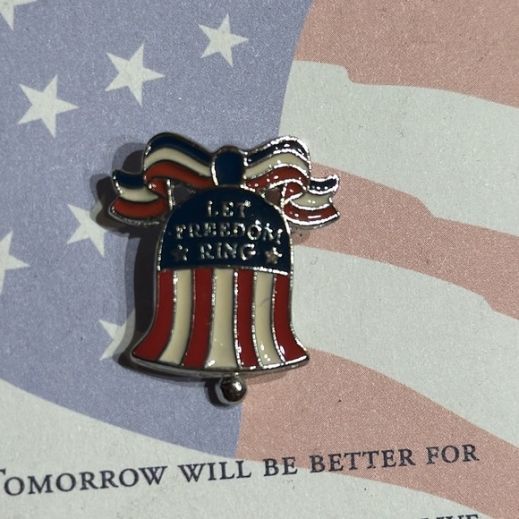 LET FREEDOM RING Exclusive Disney Cast Member Pin to Commemorate 9/11 - Picture 4 of 4